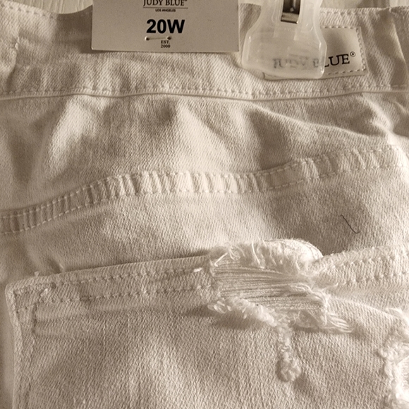 Judy Blue distressed white skinnies - Picture 2 of 3